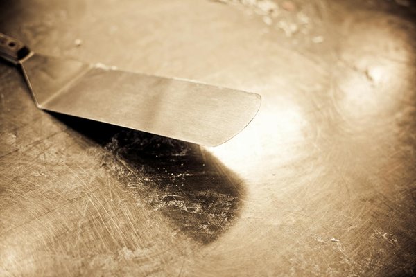 Comment préparer des sablés au parmesan et confiture de fraises ?