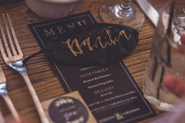 Porte-menus restaurant : l'art de présenter vos plats avec style